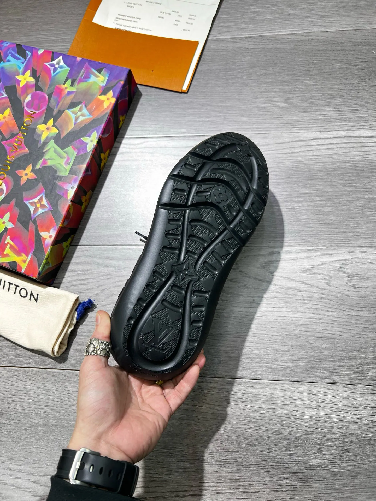 Ex-factory price: 460💰◾️▫️Lv~ Brand new low-cut men’s socks and shoes👟, made of special elastic knitted fabric consistent with the high-end original version, thickened and thickened to ensure multi-season practicality and wrinkle resistance, and will never deform or become loose after repeated stretching! It feels light and comfortable on your feet! Four colors available, Size: 38-45 (45 is custom-made and cannot be returned or exchanged)